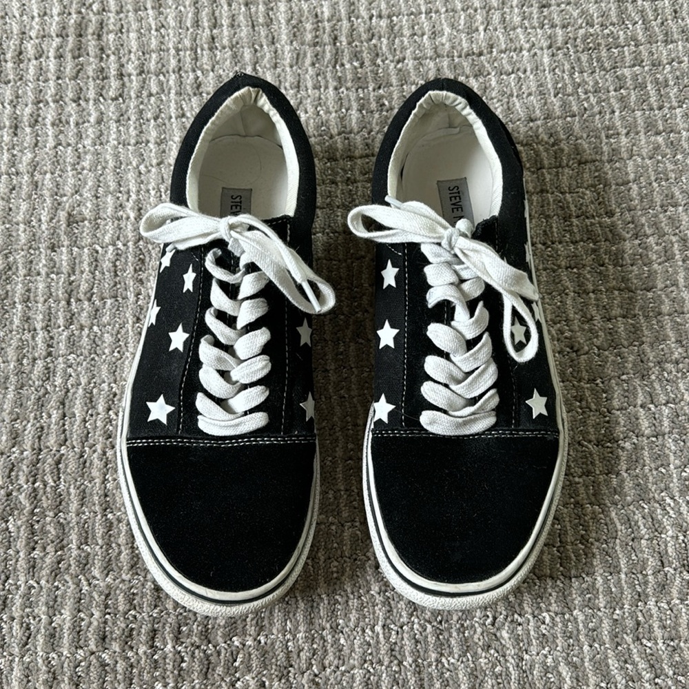 Steve Madden Emil Black Star Platform Sneakers